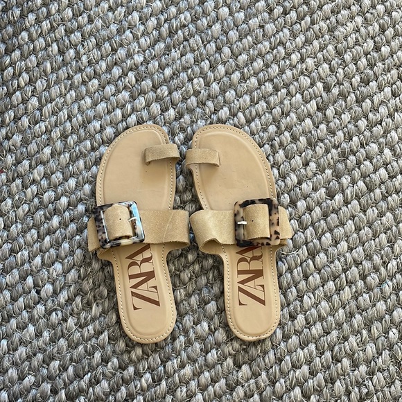 ✨✨Zara Beige Sandals Sz 37✨✨